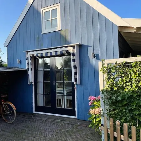 Bed & Breakfast Onder Aan De Dijk 4*