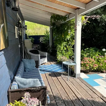 Onder Aan De Dijk Bed and breakfast