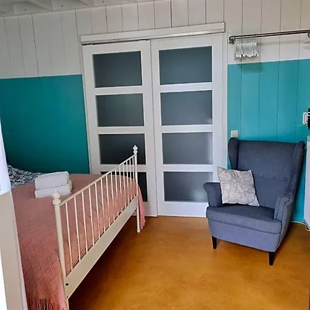 Onder Aan De Dijk Bed & Breakfast