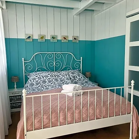 Onder Aan De Dijk Bed & Breakfast