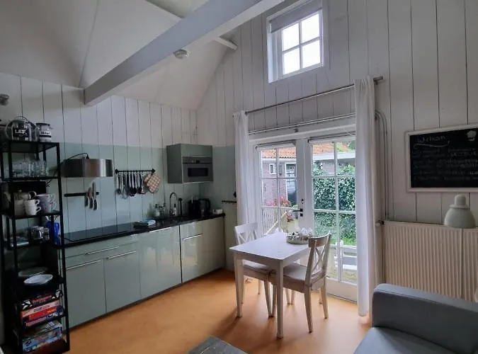 Onder Aan De Dijk Bed & Breakfast