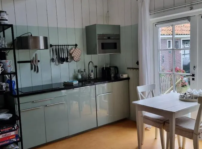 Bed & Breakfast Onder Aan De Dijk 4*