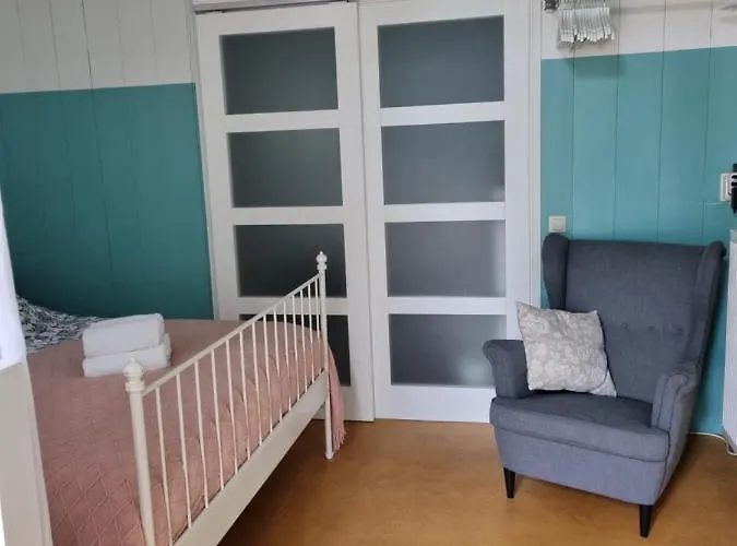 Onder Aan De Dijk Bed & Breakfast 4*