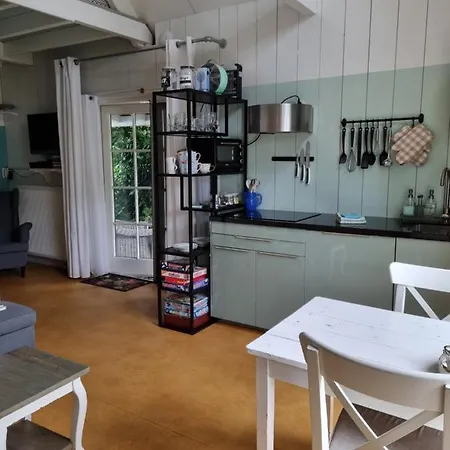 Onder Aan De Dijk B&B 바르더