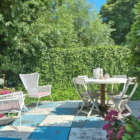 Bed and Breakfast Onder Aan De Dijk 4*